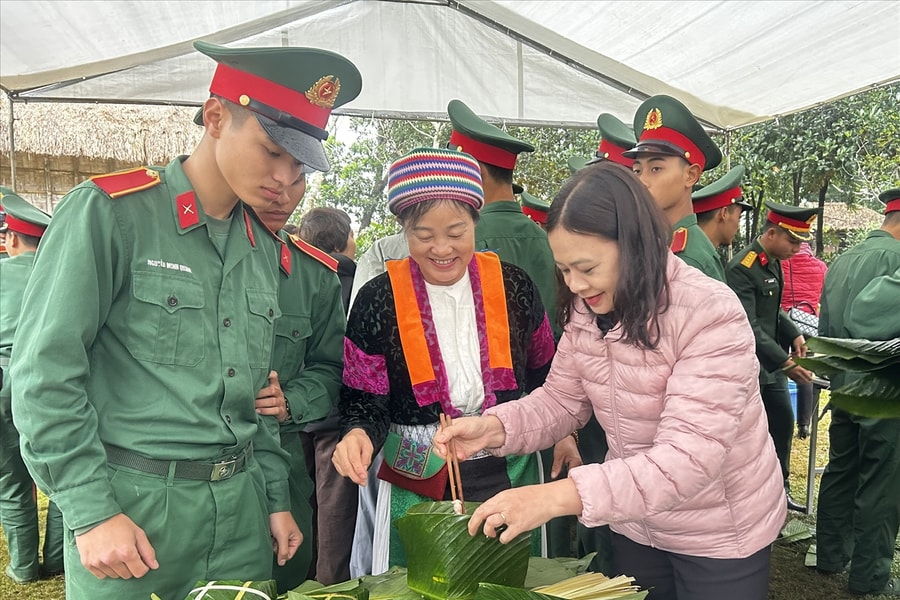 “Bánh chưng xanh - Tết vì người nghèo” 2026: Ấm áp nghĩa tình