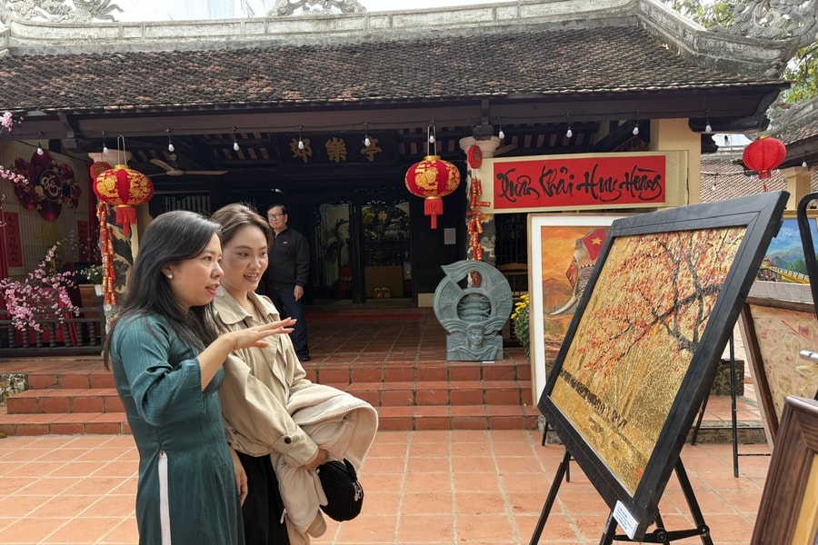 Triển lãm mỹ thuật và nhiếp ảnh “Sắc màu ngày mới”