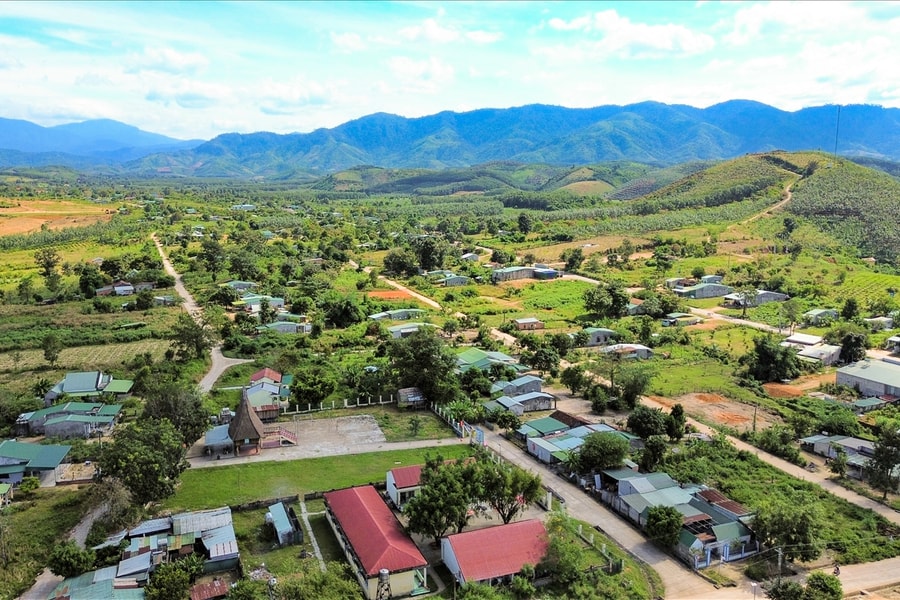 Sắc mới trên những nóc nhà người Rơ Măm