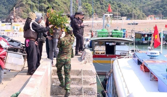 Tết nơi đầu sóng của những ngôi nhà trên đảo Trần