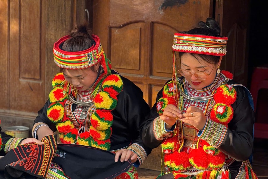 Tết về nghe kim chỉ kể chuyện đời