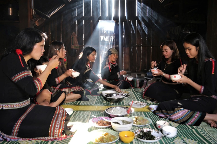 Tết sum vầy dưới mái nhà dài Ê Đê