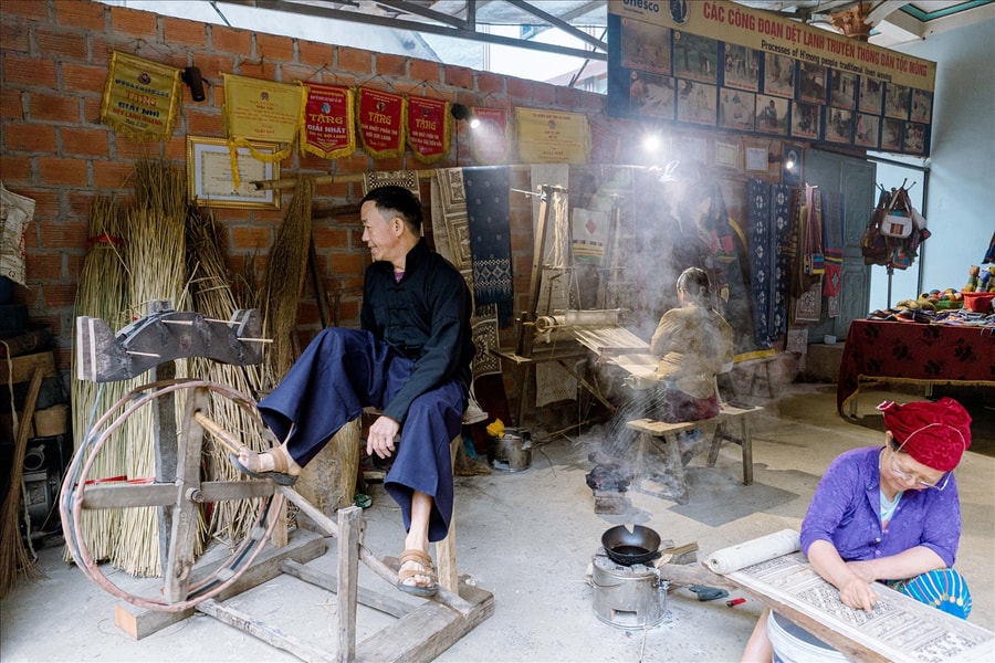 Giữ nghề dệt lanh, đưa thổ cẩm thành sản phẩm OCOP trên "vùng đất khô"