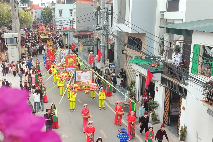 Về vùng đảo Hà Nam xem nghi lễ “rước người”