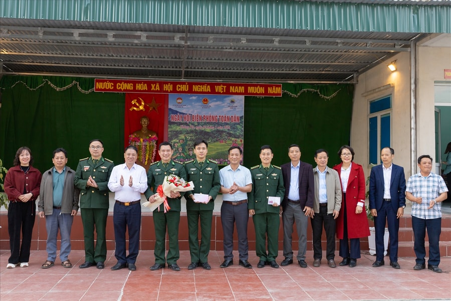 Thàng Tín vui Ngày hội Biên phòng toàn dân