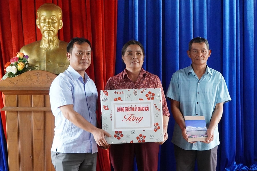Chú trọng tạo nguồn, kết nạp đảng viên mới ở địa bàn đông đồng bào DTTS