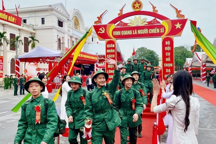 Thanh niên Ninh Bình nô nức lên đường tòng quân