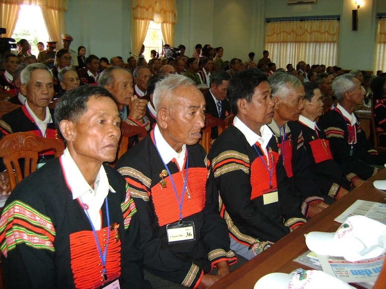 Đề xuất tiêu chí lựa chọn và chính sách với Người có uy tín trong đồng bào DTTS