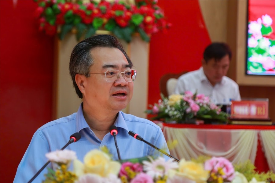 Ông Nguyễn Thanh Nghị trình bày chương trình hành động trước cử tri Đắk Lắk