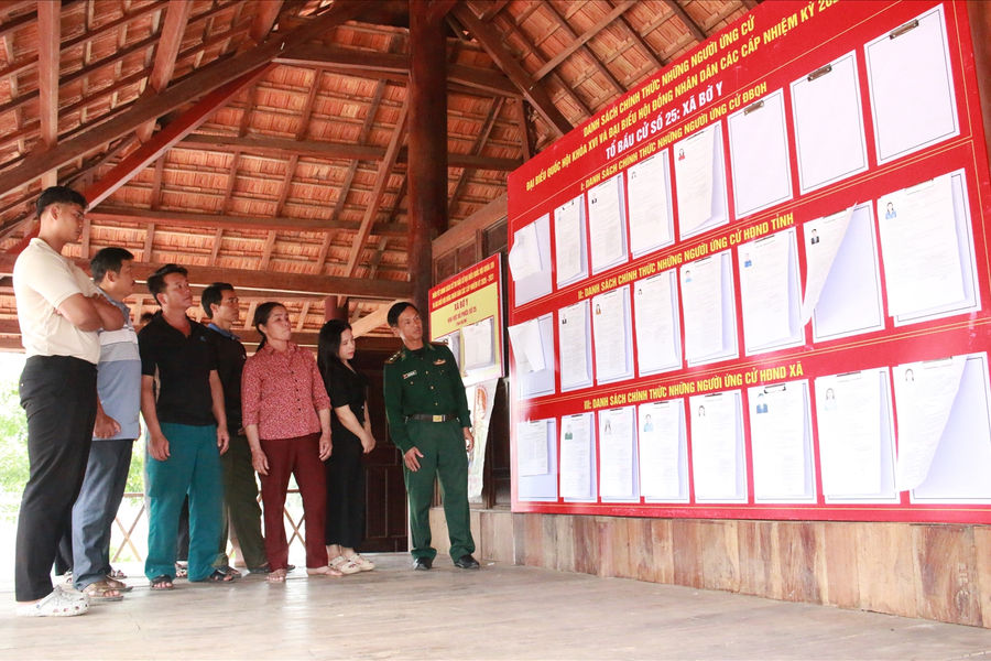 Bám sát nhịp sống bà con vùng đất "ba biên" tuyên truyền bầu cử