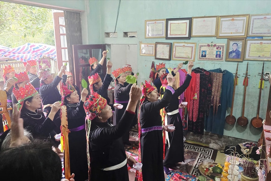 Những "bà Then" ở vùng cao Quảng Ninh
