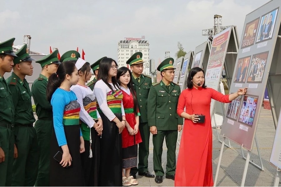 Thanh Hóa triển lãm ảnh tư liệu, tranh cổ động về bầu cử Quốc hội khóa XVI