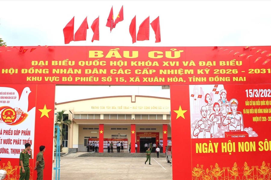 Sắc đỏ rực rỡ nơi bản làng hướng về Ngày hội non sông