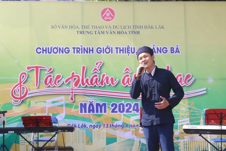 Kỹ sư trẻ người Tày bỏ phố về quê trồng quả ngọt và lan tỏa di sản của cha ông