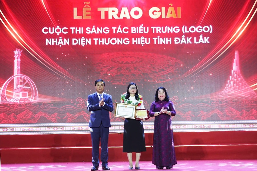 Cô gái Đà Nẵng đạt giải nhất cuộc thi sáng tác biểu trưng nhận diện thương hiệu tỉnh Đắk Lắk