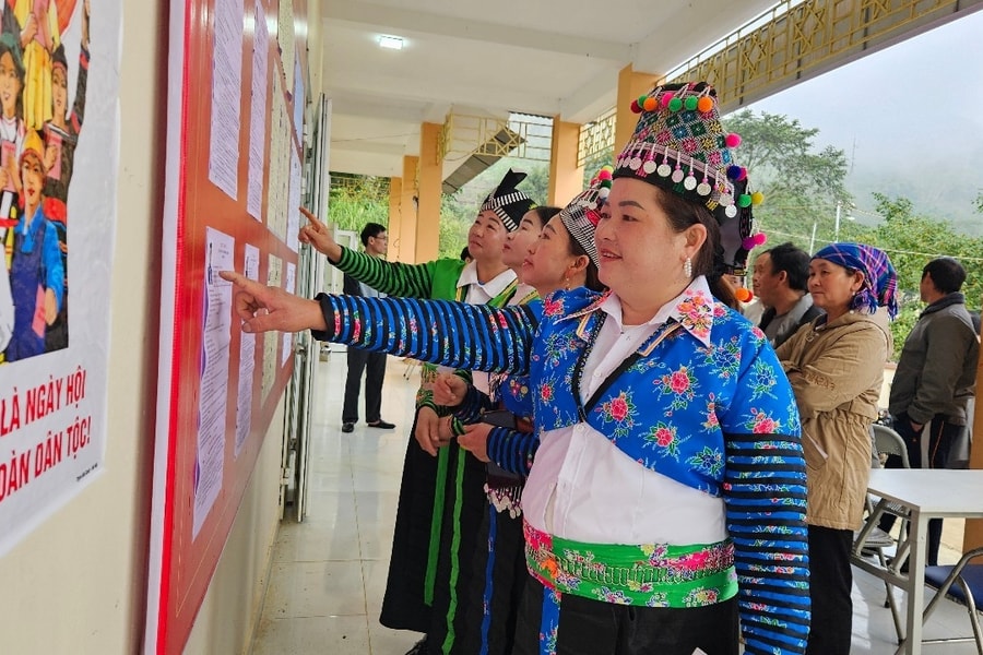 Ngày hội gắn kết đồng bào các dân tộc, tôn giáo ở Nhi Sơn