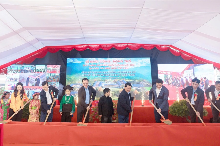 Thứ trưởng Thường trực Bộ Dân tộc và Tôn giáo Nguyễn Đình Khang dự khởi công trường nội trú liên cấp tại Tuyên Quang