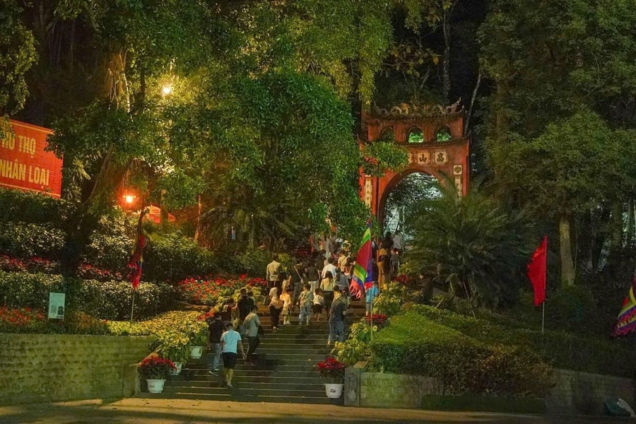 Ấn tượng trải nghiệm tour đêm Đền Hùng