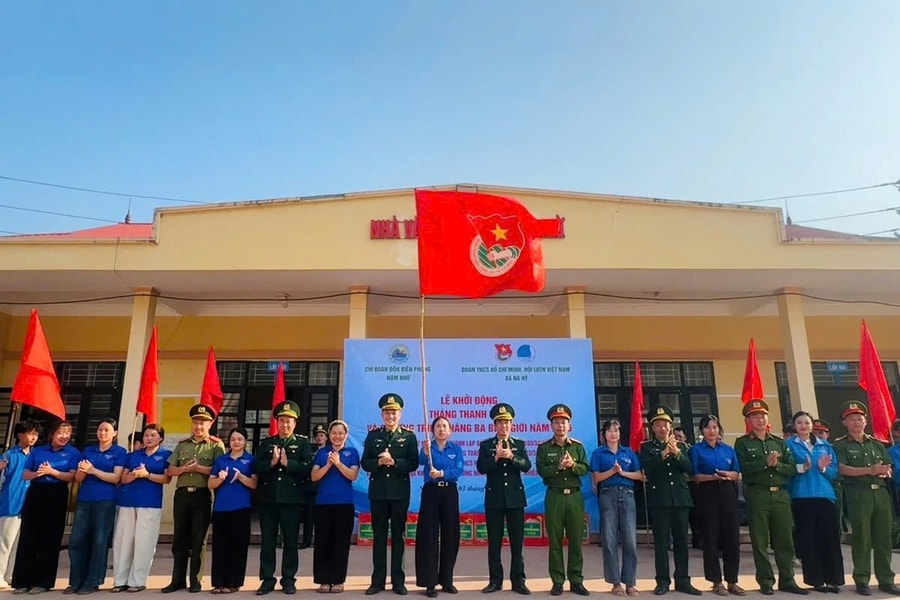 Dấu ấn "màu áo xanh" trên các bản làng