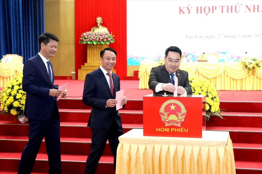 Ông Hoàng Giang được bầu giữ chức Chủ tịch HĐND tỉnh Lào Cai