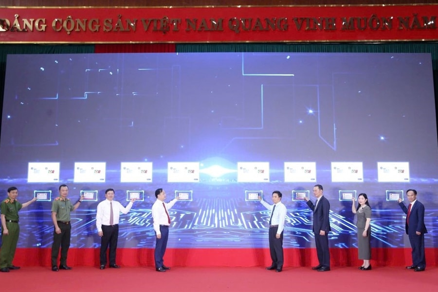 Thanh Hóa: Kiosk thông minh cho phép người dân thực hiện nhiều thủ tục hành chính chỉ trong vài phút