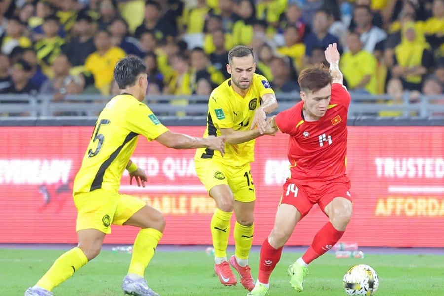 Đội tuyển Việt Nam trở lại Top 100 FIFA