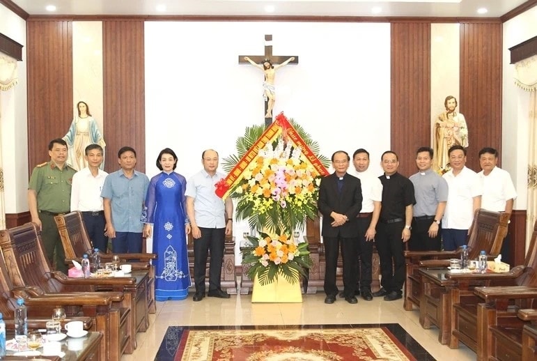 Lãnh đạo tỉnh Thanh Hóa thăm, chúc mừng các tổ chức tôn giáo nhân dịp lễ Phục sinh 2026