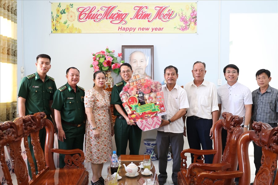 An Giang: Ấm tình quân - dân nơi biên giới dịp Tết Chôl Chnăm Thmây
