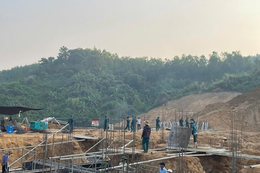 Bộ đội Đà Nẵng đồng loạt ra quân hỗ trợ xây dựng trường nội trú biên giới