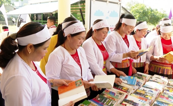 Từ mỗi trang sách đến sức mạnh niềm tin và ổn định xã hội trong vùng đồng bào dân tộc, tôn giáo
