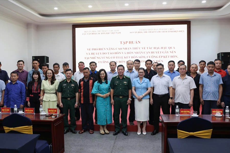 Nâng cao nhận thức về tác hại của tảo hôn, hôn nhân cận huyết thống cho cán bộ thôn, bản