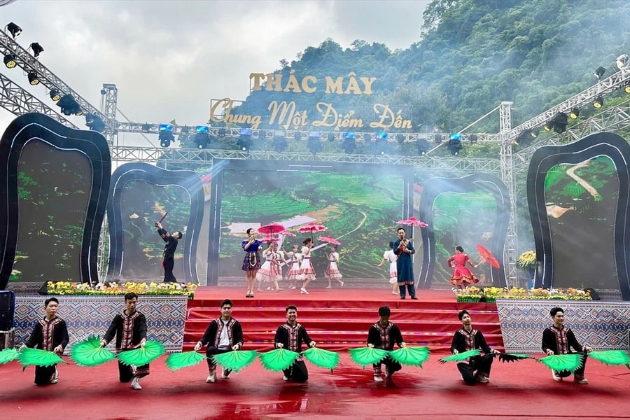 Thác Mây vào hội, đánh thức tiềm năng du lịch Thạch Quảng