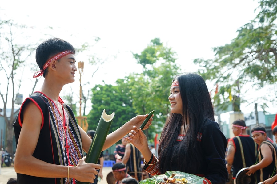 Sự gắn kết cộng đồng trong Lễ cưới hỏi của người Gia Rai