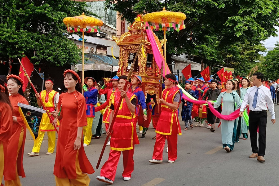 Rộn ràng lễ rước sắc tại ngôi đình hơn 150 năm tuổi