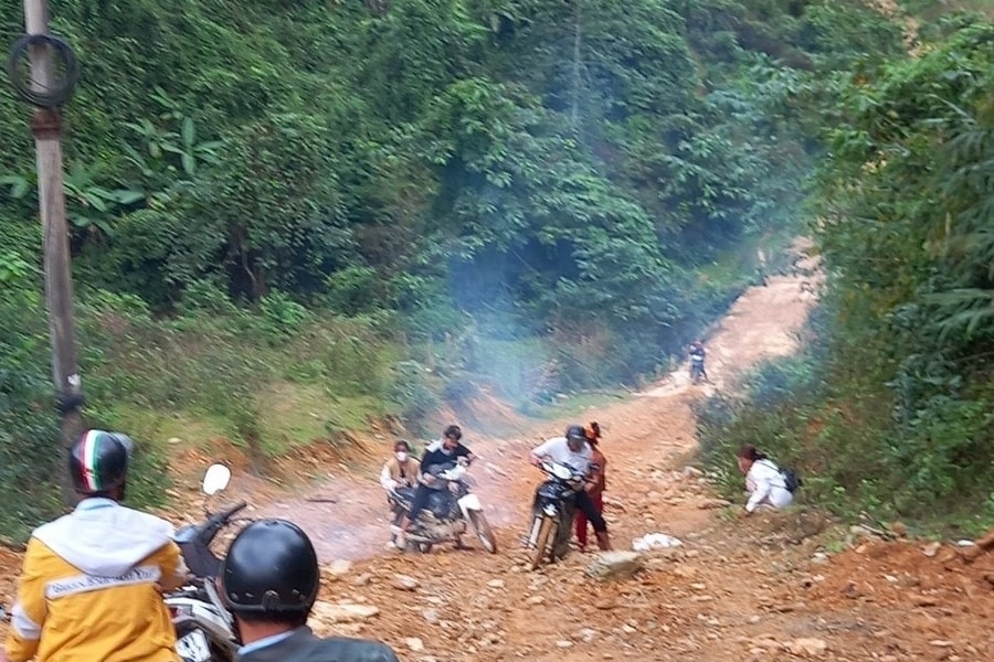 Giao thông trắc trở đang “trói chặt” cơ hội phát triển của đồng bào Đan Lai ở Pù Mát