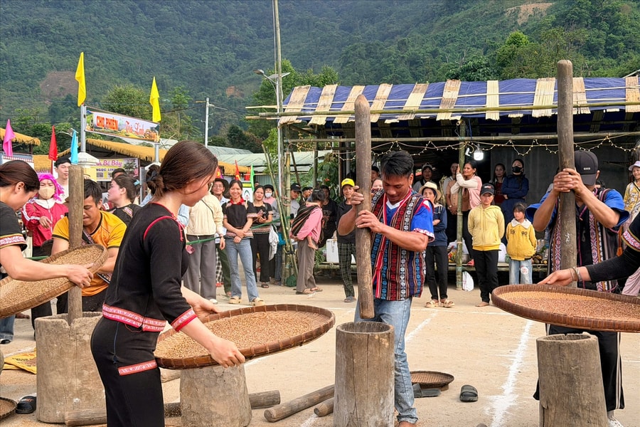 Điểm hẹn văn hóa đặc biệt của đồng bào Xơ Đăng dưới chân núi Ngọc Linh