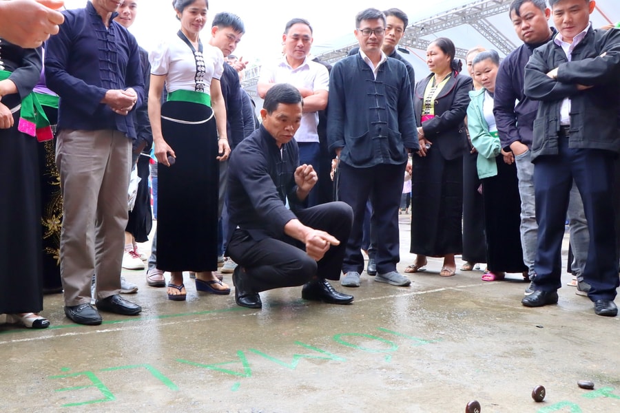Tó má lẹ: Trò chơi từ hạt rừng mang tinh thần của người Thái