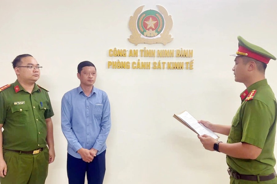 Bắt tạm giam cán bộ xã chiếm đoạt tiền từ thiện