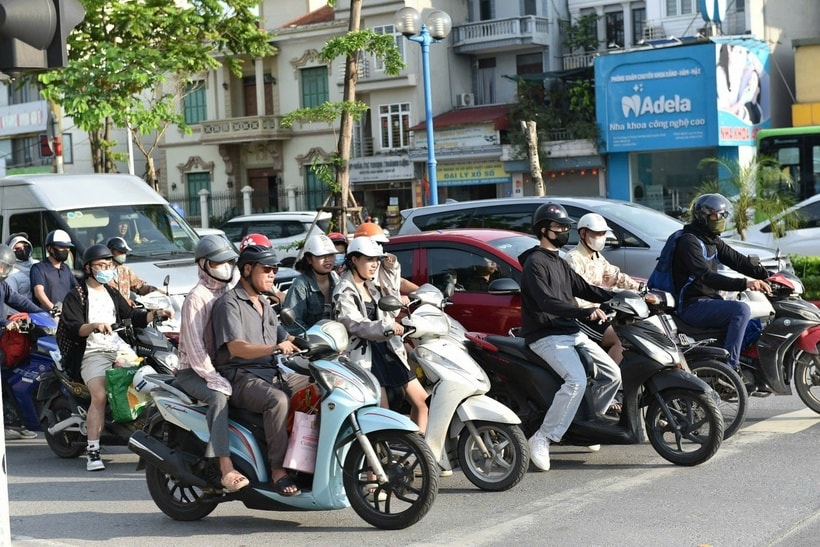 Đề xuất hỗ trợ tối đa 5 triệu đồng đổi xe máy xăng sang xe điện tại Hà Nội