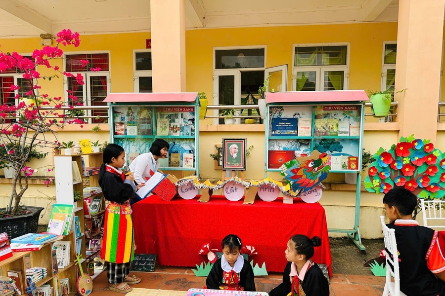 Đi đầu miễn phí sách giáo khoa