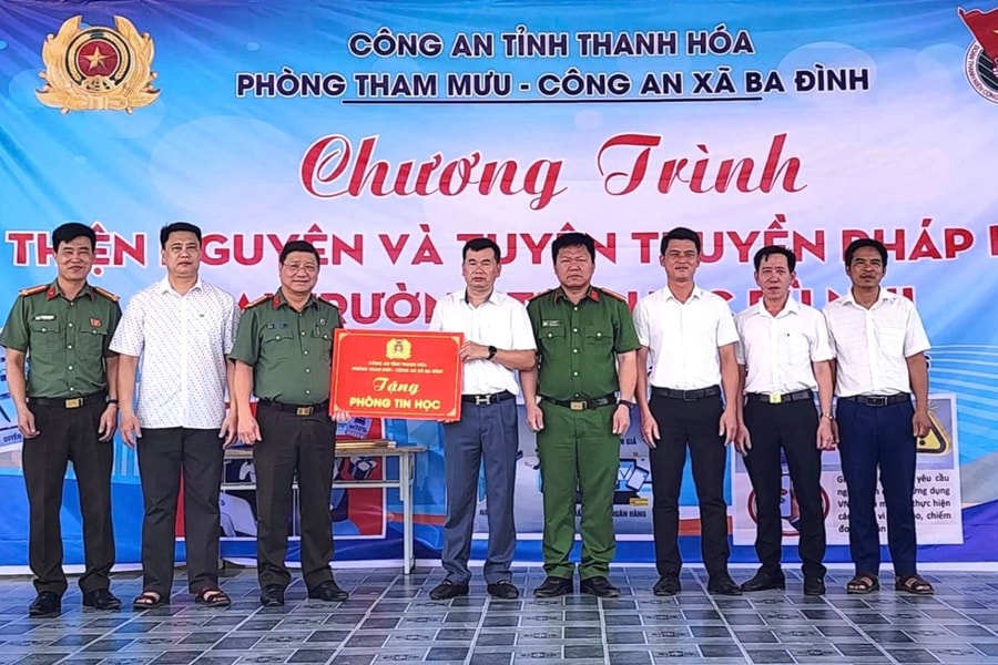 Mang “phòng máy 0 đồng” lên biên giới Pù Nhi
