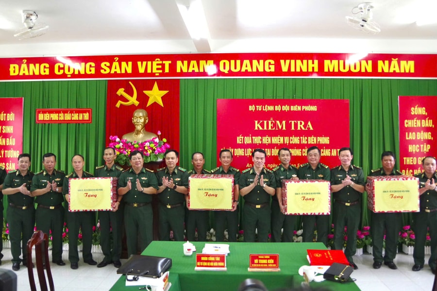Khắc phục khó khăn, giữ vững “lá chắn” nơi tuyến đảo Phú Quốc