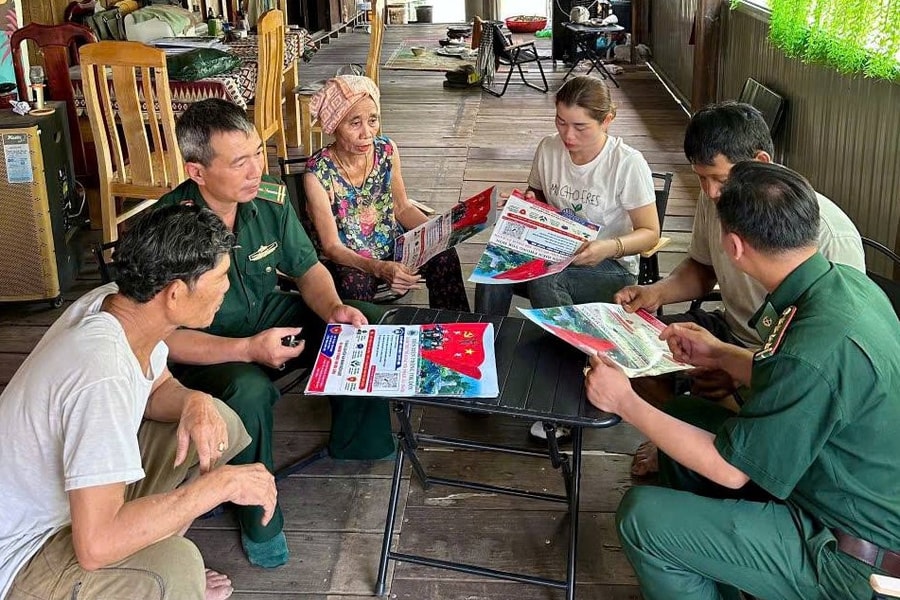Đưa “hòm thư số” đến buôn làng biên giới