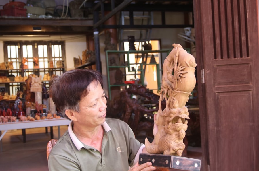 Nghệ nhân hơn 4 thập kỷ “tự tình” với gỗ