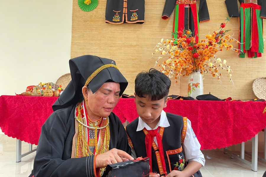 Đưa văn hóa truyền thống gần gũi với học sinh