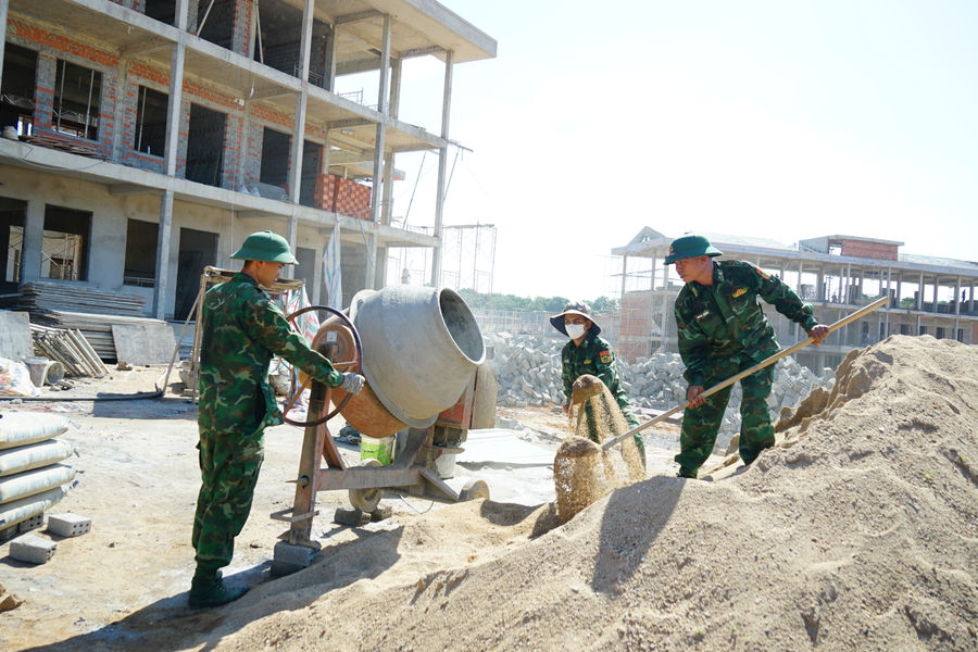 Tiếp tục huy động lực lượng quân đội hỗ trợ xây dựng trường biên giới Gia Lai