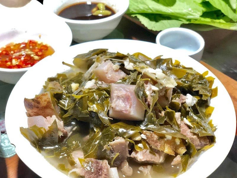 Thịt trâu nấu lá lồm - Món ngon được lòng du khách