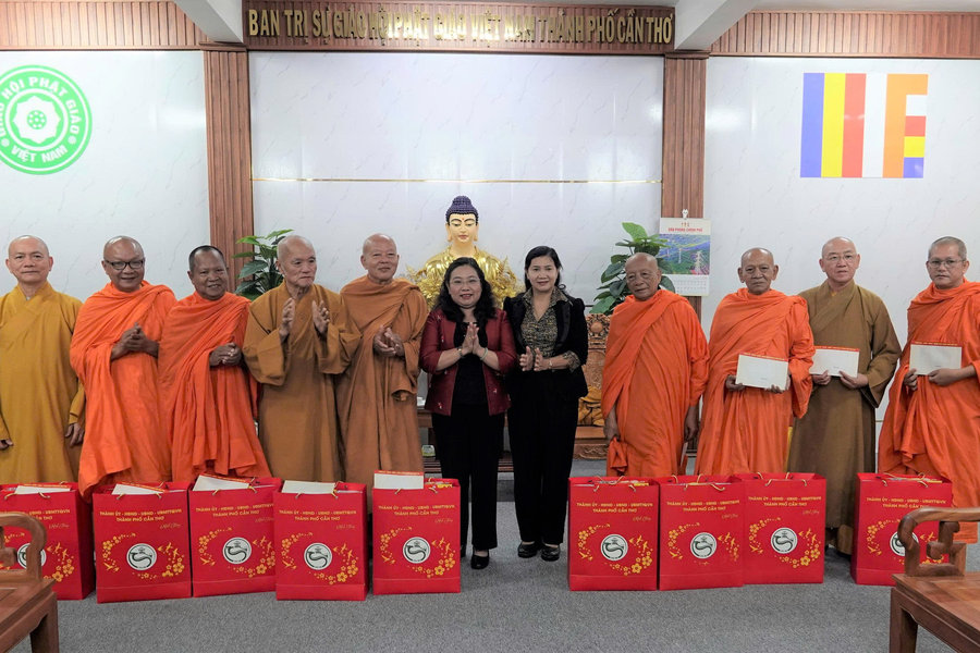 Lãnh đạo TP. Cần Thơ thăm, chúc mừng Đại lễ Phật đản năm 2026