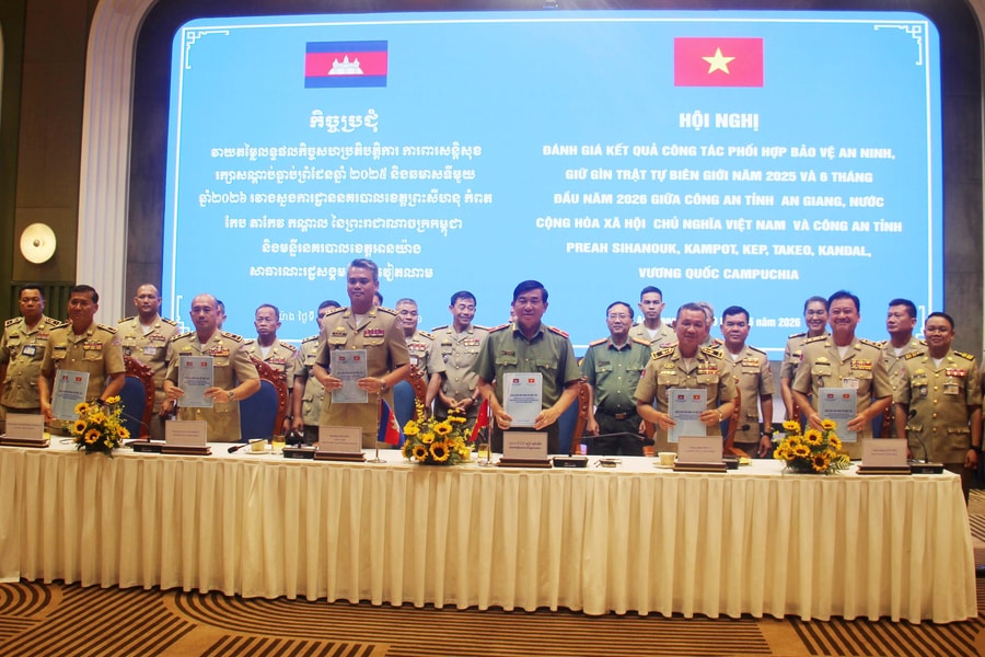 Tăng cường phối hợp bảo vệ an ninh trật tự tuyến biên giới Tây Nam