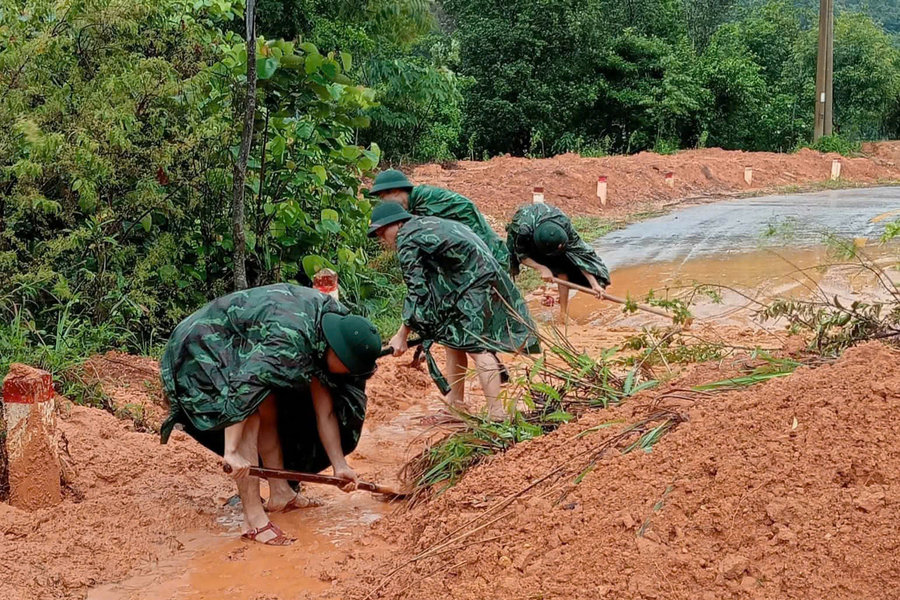 Giữ mạch giao thông cho vùng cao Quảng Ninh giữa mùa mưa bão